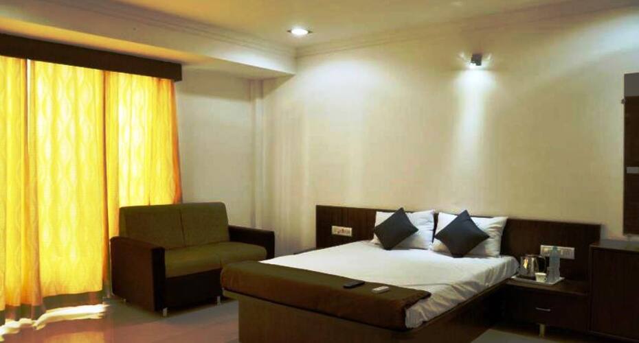 Shri Keshav Hotel, Shirdi 5